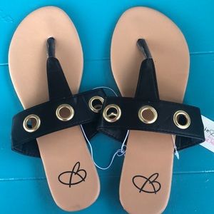 Bobbie Brooks Sandals/Flip Flops Ladies